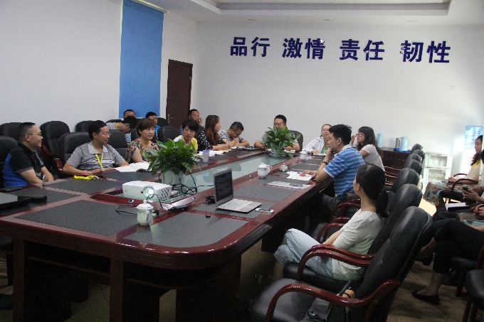 公司組織員工學(xué)習(xí)《環(huán)境保護(hù)法》修訂案