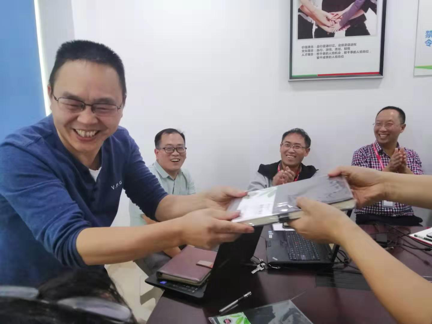 守初心、擔(dān)使命，找差距、抓落實(shí)----長虹格潤支部主題黨日活動(dòng)